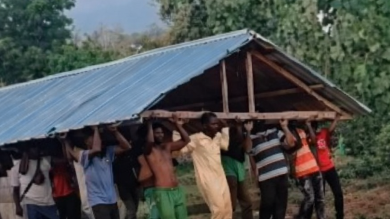 Man and His Friends Remove Roof He Installed for Girlfriend’s Parents After Breakup